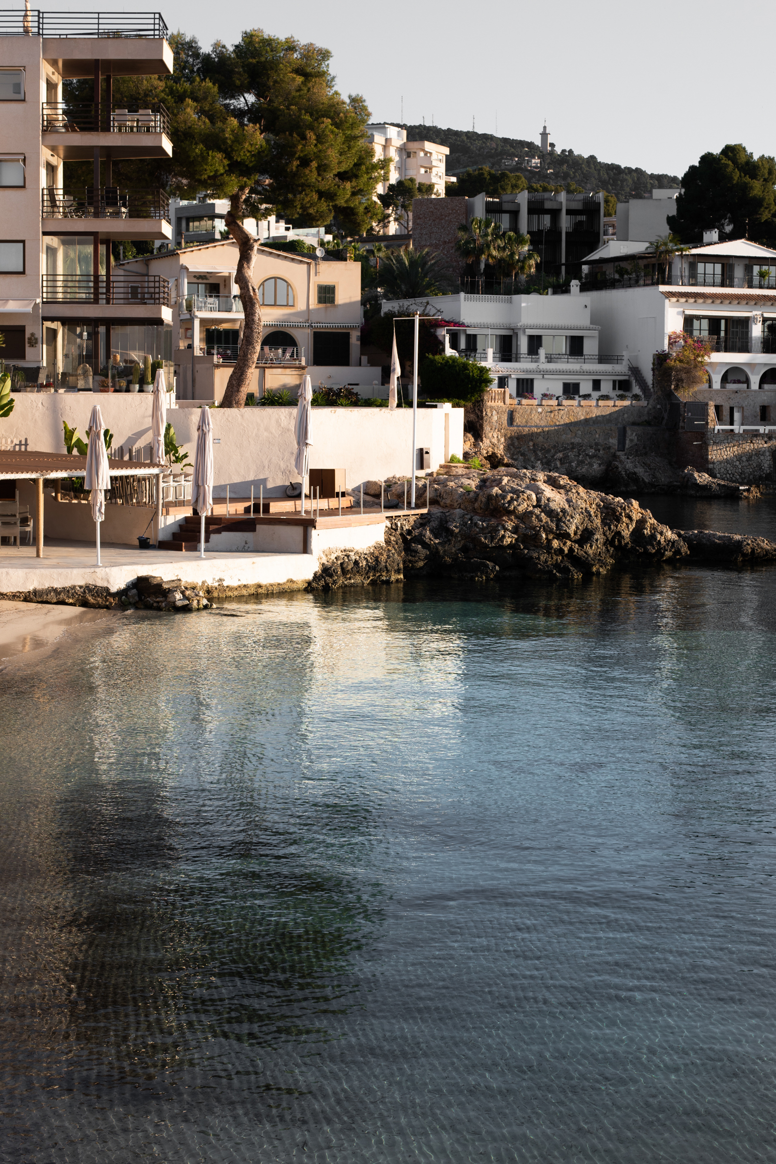 Places to stay next to the ocean.
